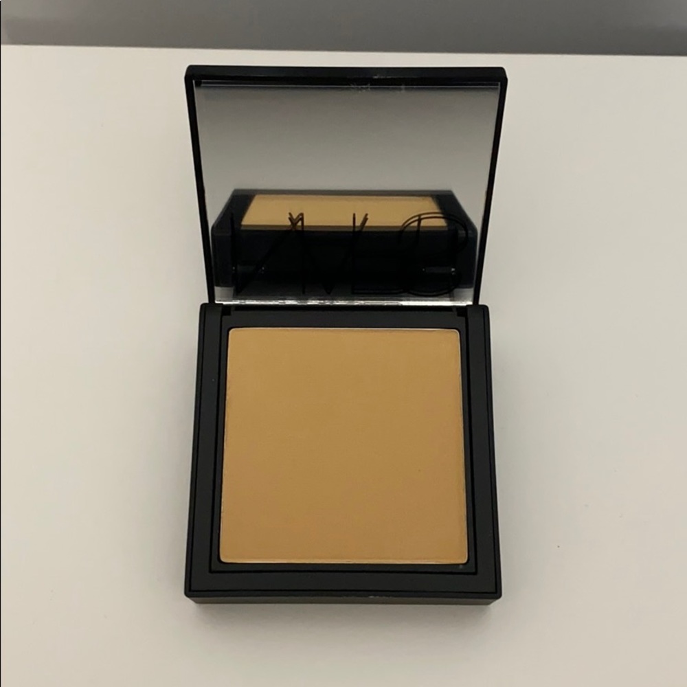 NEW** NARS ALL DAY LUMINOUS POWDER FOUNDATION